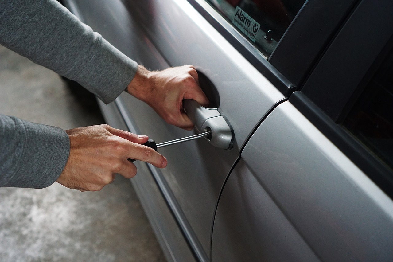 Jak zabezpieczyć swój samochód przed złodziejami?